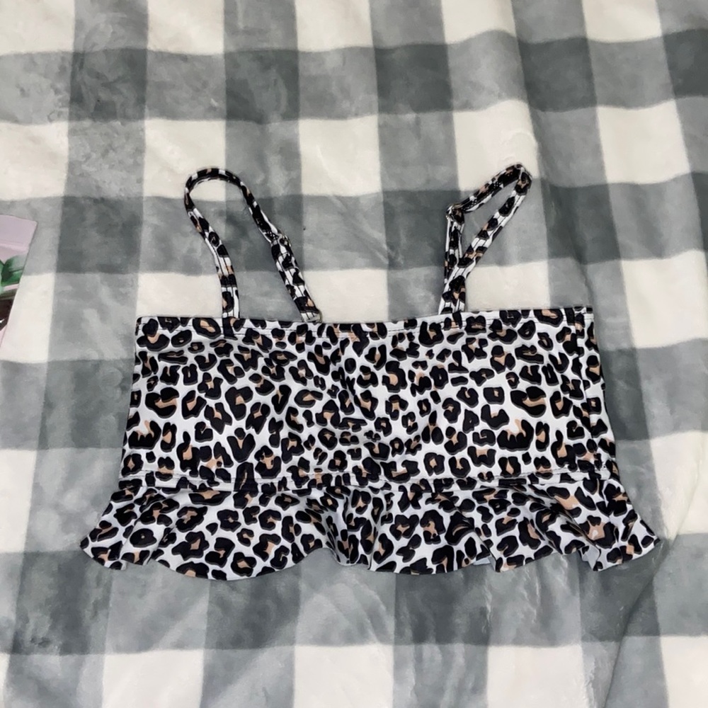 Cute top. Never worn.